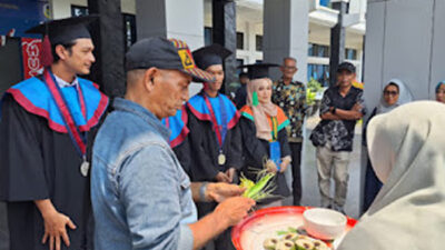 IPMA Padang Panjang Gelar Peusijuek Empat Wisudawan