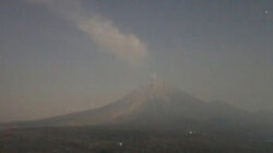 Gunung Semeru Erupsi