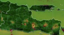 Gunung Semeru erupsi Minggu pagi, dengan sebaran debu vulkanik mencapai 4,5 km dan bergerak ke arah utara hingga Malang serta Lumajang.
