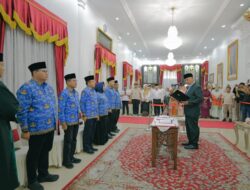 Lantik Enam Pejabat Eselon 2, Gubernur Mahyeldi: Pejabat Harus Hadir Menjawab Persoalan Masyarakat