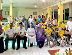 Hangat dan Penuh Kebersamaan, Harneli Mahyeldi Rayakan Hari Jadi Sumbar Bersama Penghuni Panti Jompo