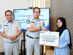 Jasa Raharja Serahkan Santunan kepada Dua Ahli Waris Korban KM Virgo Transport 8 di Jawa Barat