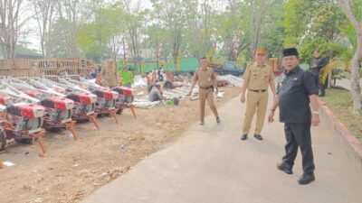 100 Handtraktor Menggeruduk Kapuas, Percepatan Tanam Okmar Digenjot