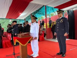 Wakil Bupati Candra Pimpin Upacara Penurunan Bendera HUT ke-81 RI di GOR Batu Batupang