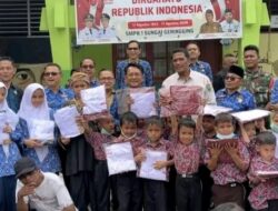 Seragam Gratis di Padang Pariaman, APBD Ikut Dinikmati Orang Tua dari Siswa
