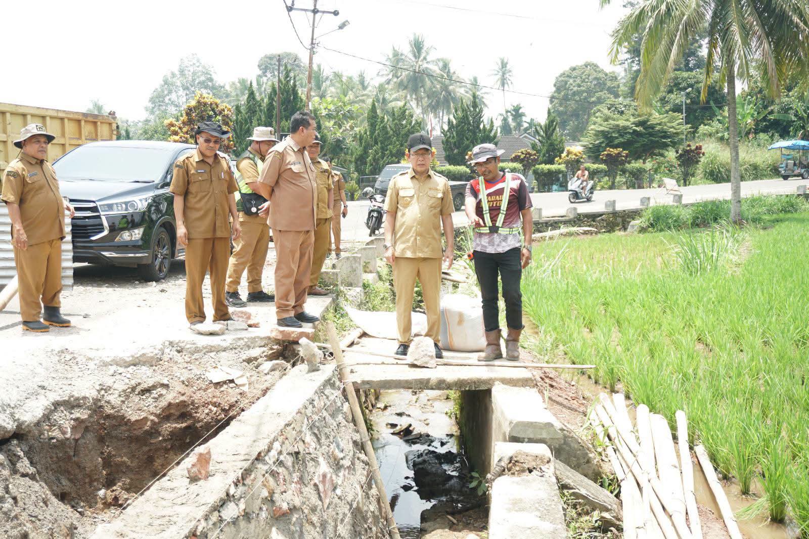 Tinjau Sejumlah Pekerjaan Pembangunan, Wako Zulmaeta: Anggaran Harus Sesuai Peruntukan dan Beri Manfaat bagi Masyarakat, Jaga Kualitas Pekerjaan, Tak Boleh Ada Pungli