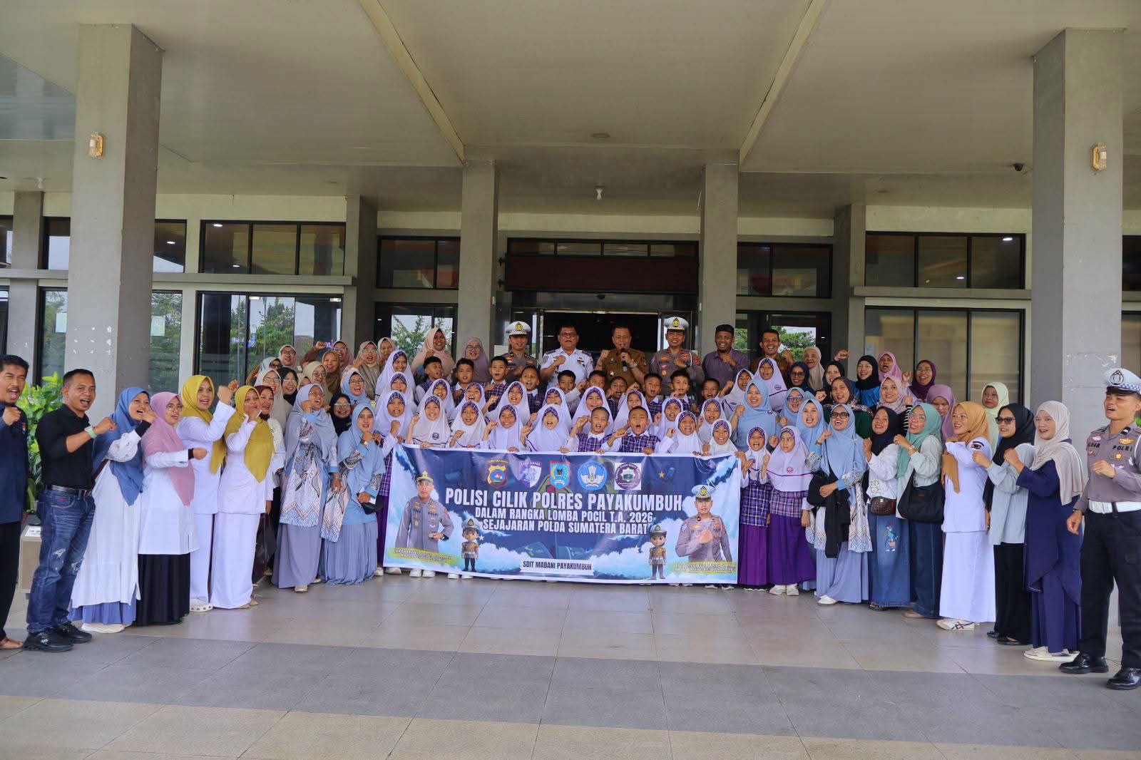 Lepas 33 Pocil SDIT Madani Payakumbuh Ikut Lomba Pocil Tingkat Polda Sumbar, Wako Zulmaeta dan Elzadaswarman Harapkan Kedisiplinan serta Mental Juara