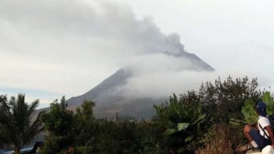 Gunung Sinabung Kembali Bergejolak, Ratusan Warga Kuta Tengah Tinggalkan Rumah