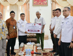 Kemensos Salurkan Santunan untuk 10 Korban Bencana Agam