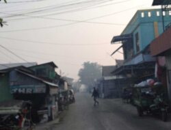 Kabut Asap Menebal di Kapuas, Warga Cemas Kesehatan Anak dan Lansia Terganggu
