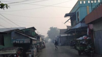 Kabut Asap Menebal di Kapuas, Warga Cemas Kesehatan Anak dan Lansia Terganggu