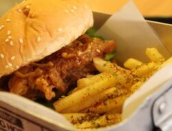 Kenapa Restoran Cepat Saji di Indonesia Sediakan Nasi? Ternyata Ini Alasannya