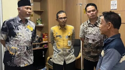 Gubernur Sumba, Mahyeldi Ansharullah menbesuk Ketua MUI Sumbar