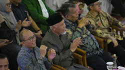 Gubernur Sumbar Mahyeldi Ansharullah dan Wakil Menteri UMKM Helvi Yuni Moraza.