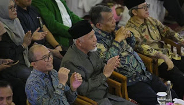 Gubernur Sumbar Mahyeldi Ansharullah dan Wakil Menteri UMKM Helvi Yuni Moraza.
