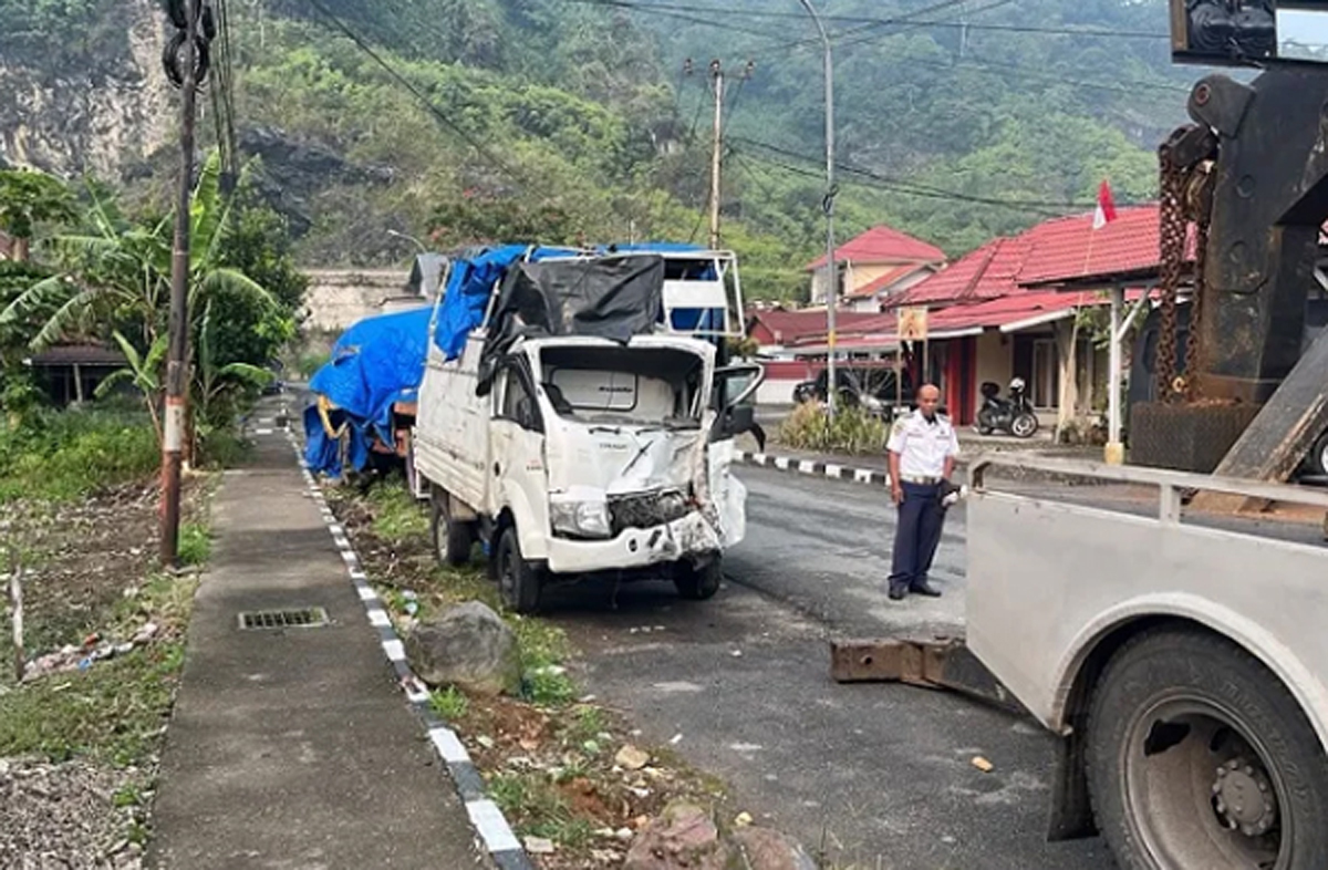 Kecelakaan beruntun terjadi di Jalan Raya Bukittinggi-Padang Panjang