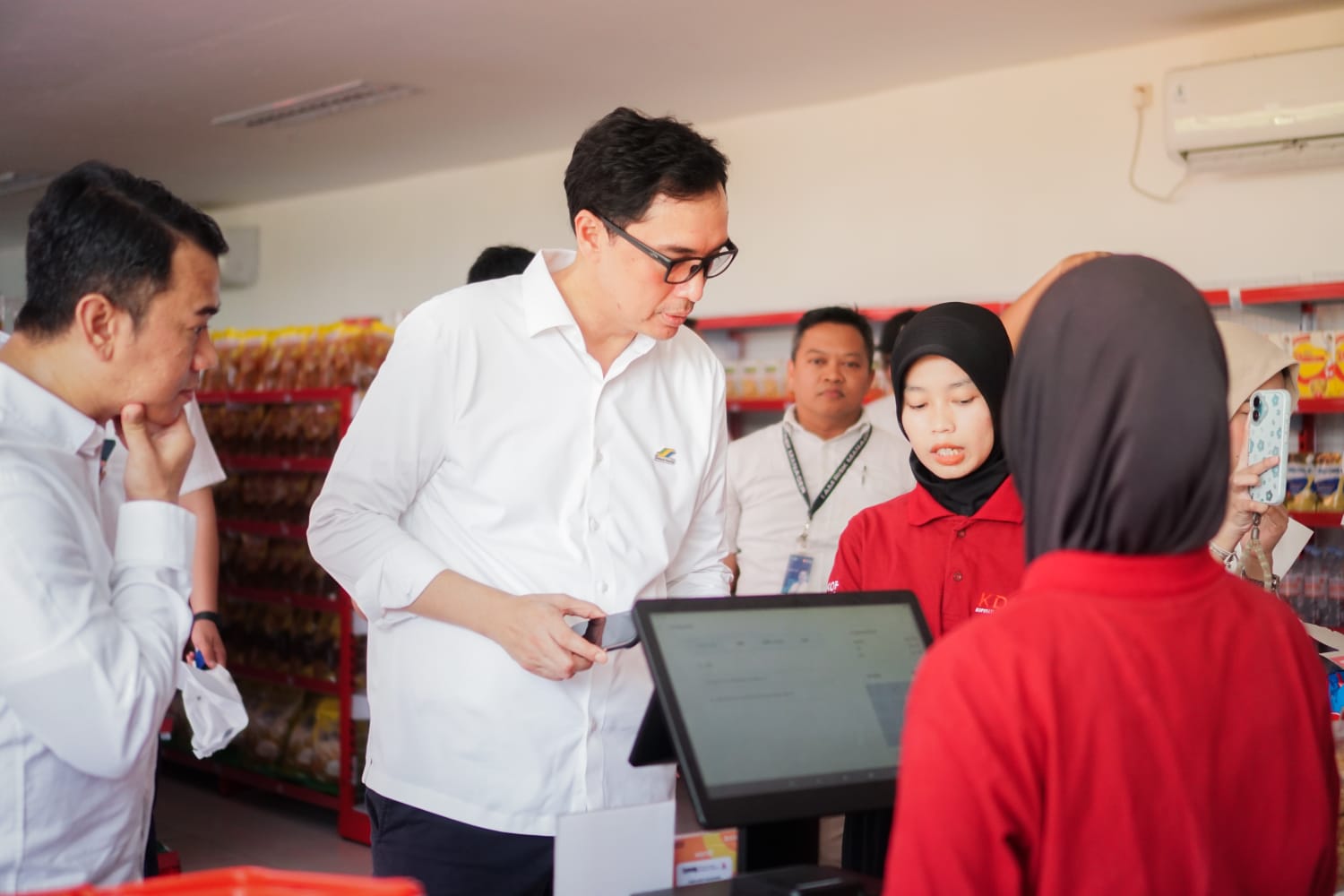 10.070 Kopdes Merah Putih Resmi Beroperasi, Ketersediaan Barang Dipantau.