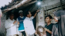 Menteri ESDM Bahlil Lahadalia meninjau pelaksanaan program BPBL dan Listrik Desa (Lisdes) di Desa Muara Baru, Kecamatan Cilamaya Wetan, Kabupaten Karawang, Kamis (15/10/2026).
