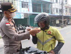 Polres Karimun Bagikan 300 Masker Cegah Dampak Kabut Asap