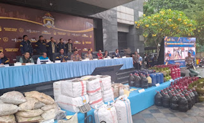 Polda Metro Jaya membongkar lima kasus kejahatan sumber daya alam.