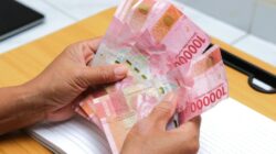 Nilai tukar rupiah terhadap dolar Amerika Serikat (AS) diproyeksikan melanjutkan pelemahan pada perdagangan pekan depan, 26–30 Oktober 2026.