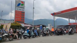 Pertamina buka suara soal antrean panjang di sejumlah SPBU.