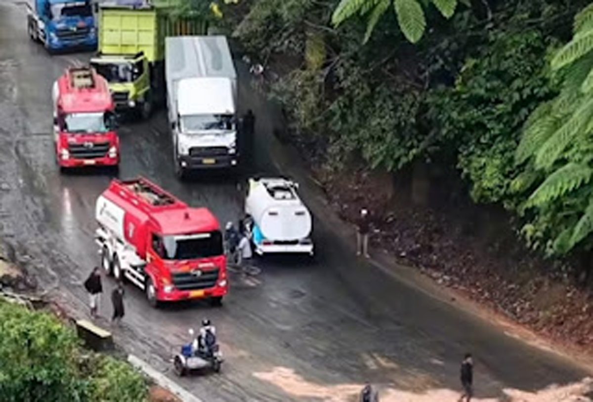 Arus lalulintas Sitinjau Lauik