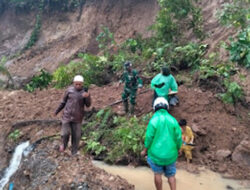 Longsor Kembali Putuskan Jalan Matur-Palembayan di Agam, Kendaraan Tak Bisa Melintas