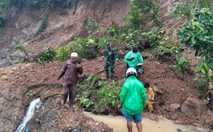Tanah Longsor Kembali Putus Akses di Palembayan.