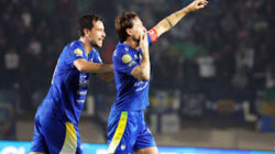 Persib Bandung vs Persik Kediri.