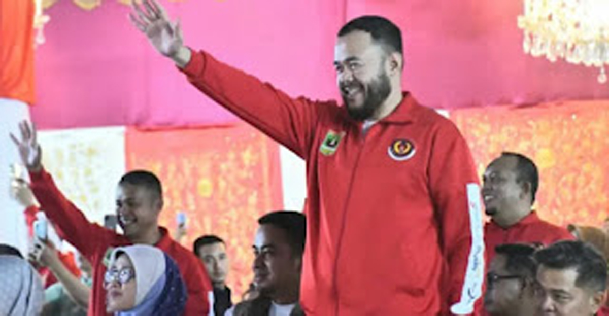 Wali Kota Padang Fadly Amran saat menghadiri pembukaan Porprov