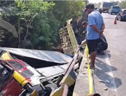 Kecelakaan Dua Truk di Ngawi, Satu Luka