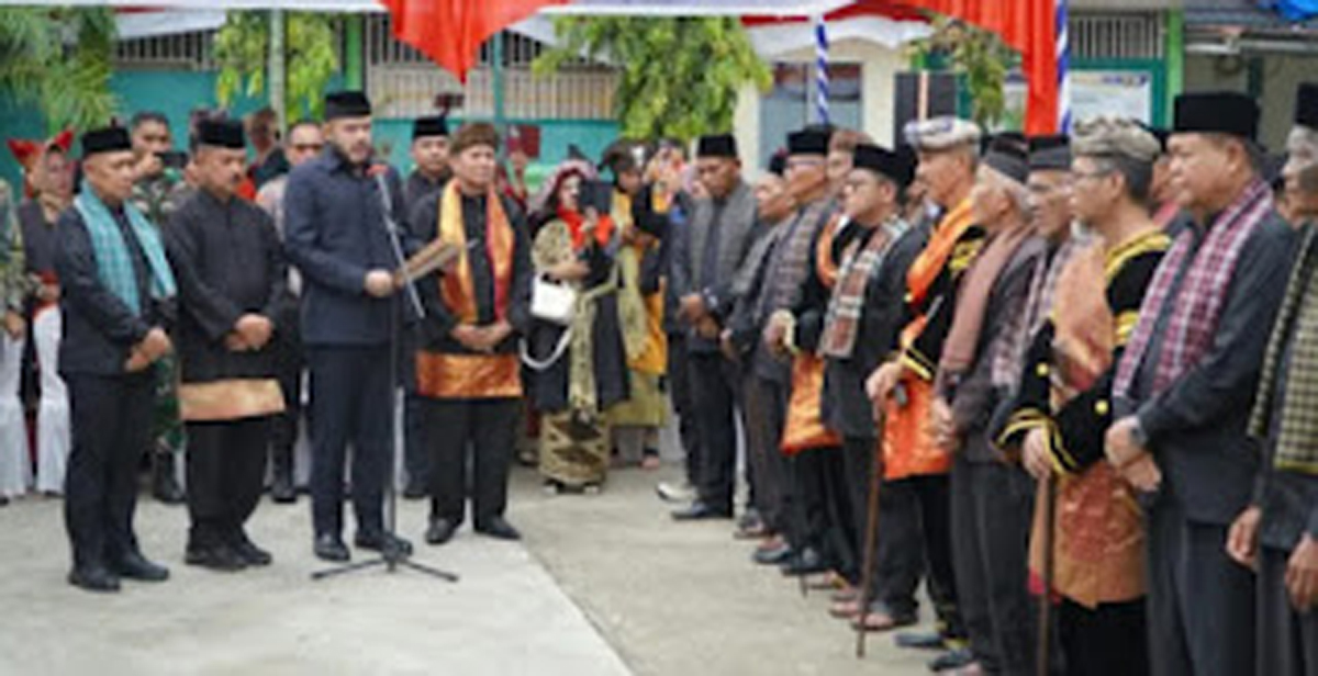 Wali Kota Padang Fadly Amran melantik sekaligus mengukuhkan Pengurus KAN