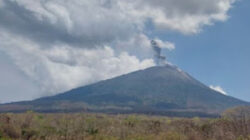 Gunung Ili Lewotolok erupsi pada Selasa (6/10/2026)