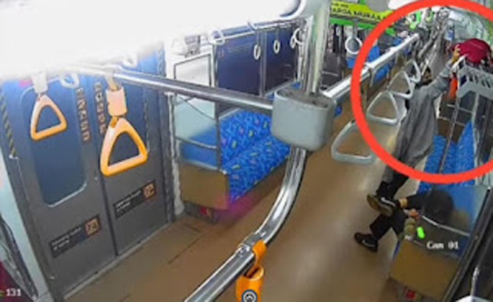 Screenshot CCTV pelaku pencurian tas di KRL ternyata residivis.