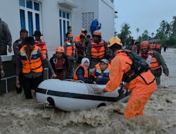 Hujan Deras Picu Banjir di Padang, 55 Warga Dievakuasi