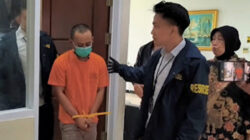 Polisi menangkap operator pinjol ilegal yang memeras korban.