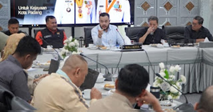 Wali Kota Padang Fadly Amran di Gedung Putih, Rumah Dinas Wali Kota Padang.