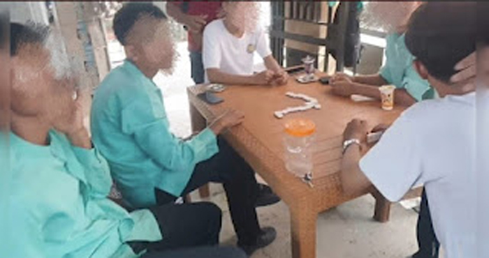 Lima pelajar bolos dan main domino diamankan Satpol PP Padang.