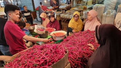 Pedagang cabai merah di Pasar Raya Padang