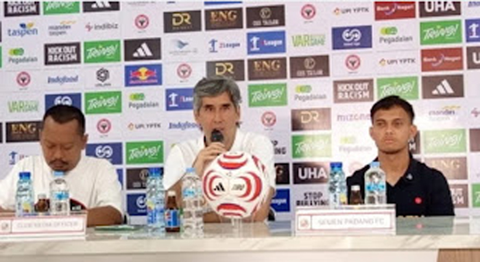Pelatih Semen Padang FC Stefano Cugurra.