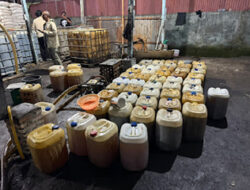 Polisi Bongkar Penimbunan 6.500 Liter Solar