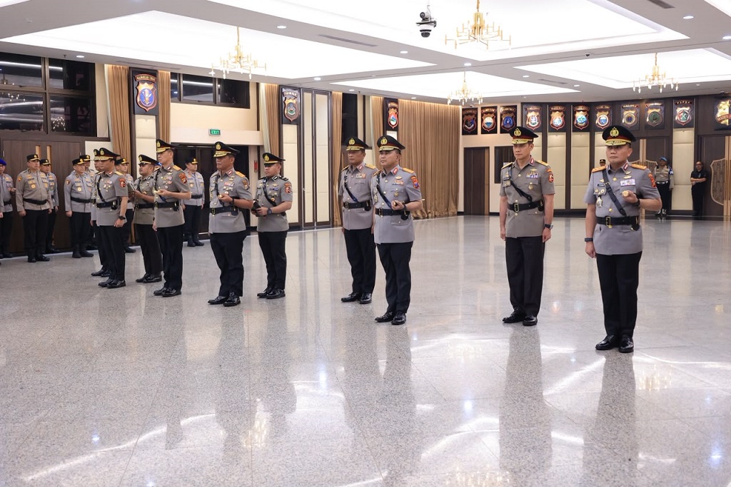 Kapolri Jenderal Suyudi Ario Seto memimpin upacara sertijab sejumlah jabatan strategis perwira tinggi di Gedung Rupatama, Jumat (9/10/2026).