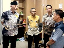 Mahyeldi Jenguk Ketua MUI Sumbar Korban Kebakaran KMP Batumandi di Cilegon