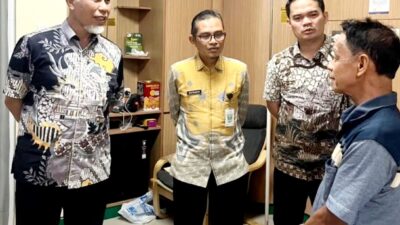 Mahyeldi Jenguk Ketua MUI Sumbar Korban Kebakaran KMP Batumandi di Cilegon