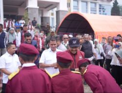 Kemensos RI Gus Ipul, Sambangi dan Salurkan Bantuan Korban Banjir Bandang Solok Sumatra Barat