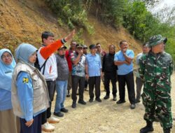 Wabup Solok Tinjau Jalan Terban di Nagari Sariak Alahan Tigo, Opsi Jembatan Bailey Disiapkan