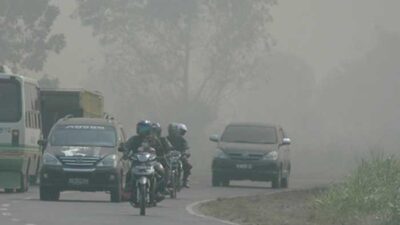 Kabut asap di Solok Selatan semakin pekat, pelajar belajar di rumah.