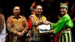 Menteri Kebudayaan, Fadli Zon didampingi Walikota Hendri Arnis di pembukaan FKI XIII_2026 di ISI Padang Panjang.